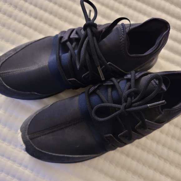 Adidas - Picture 2 of 5